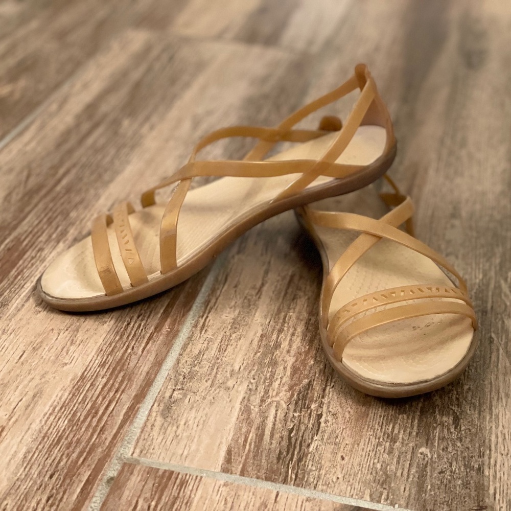 Crocs Huarache 6W with FREE Jewelry